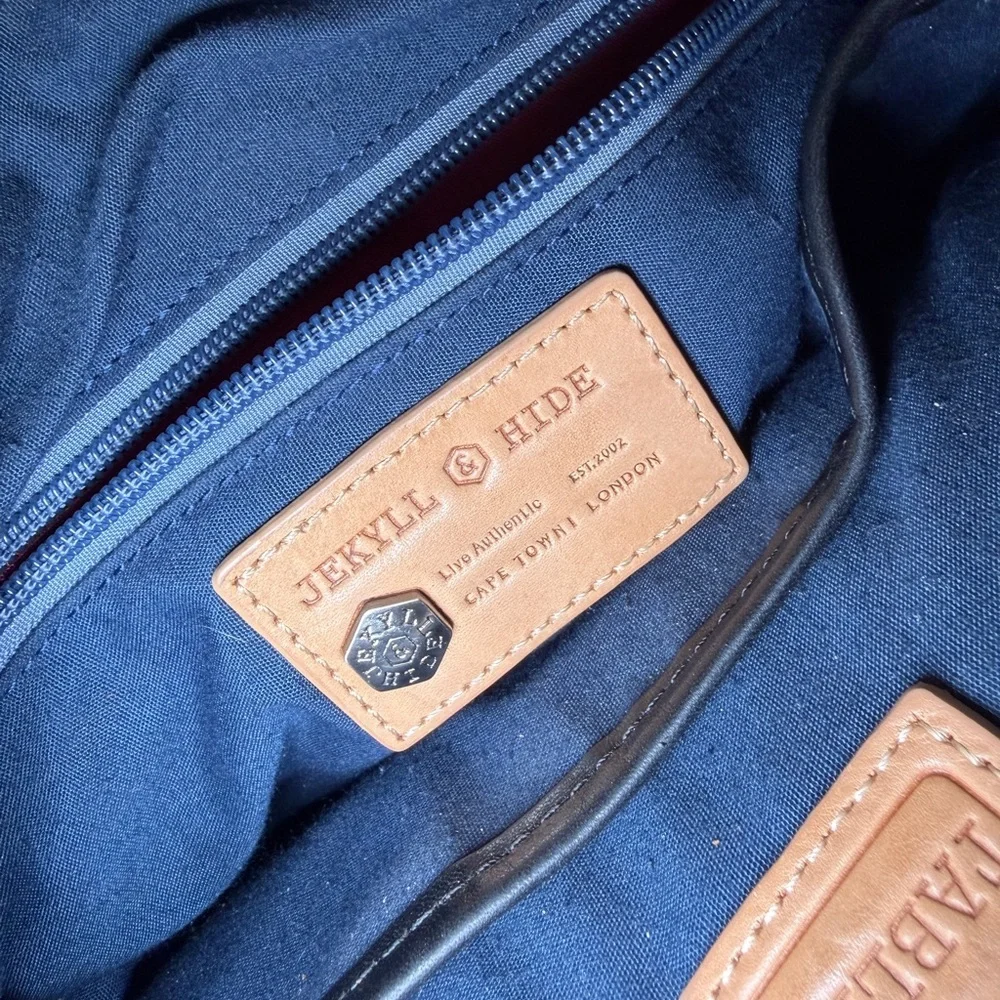 Jekyll & Hide Black Leather Messenger Tablet RFID Protection Unisex Crossbody